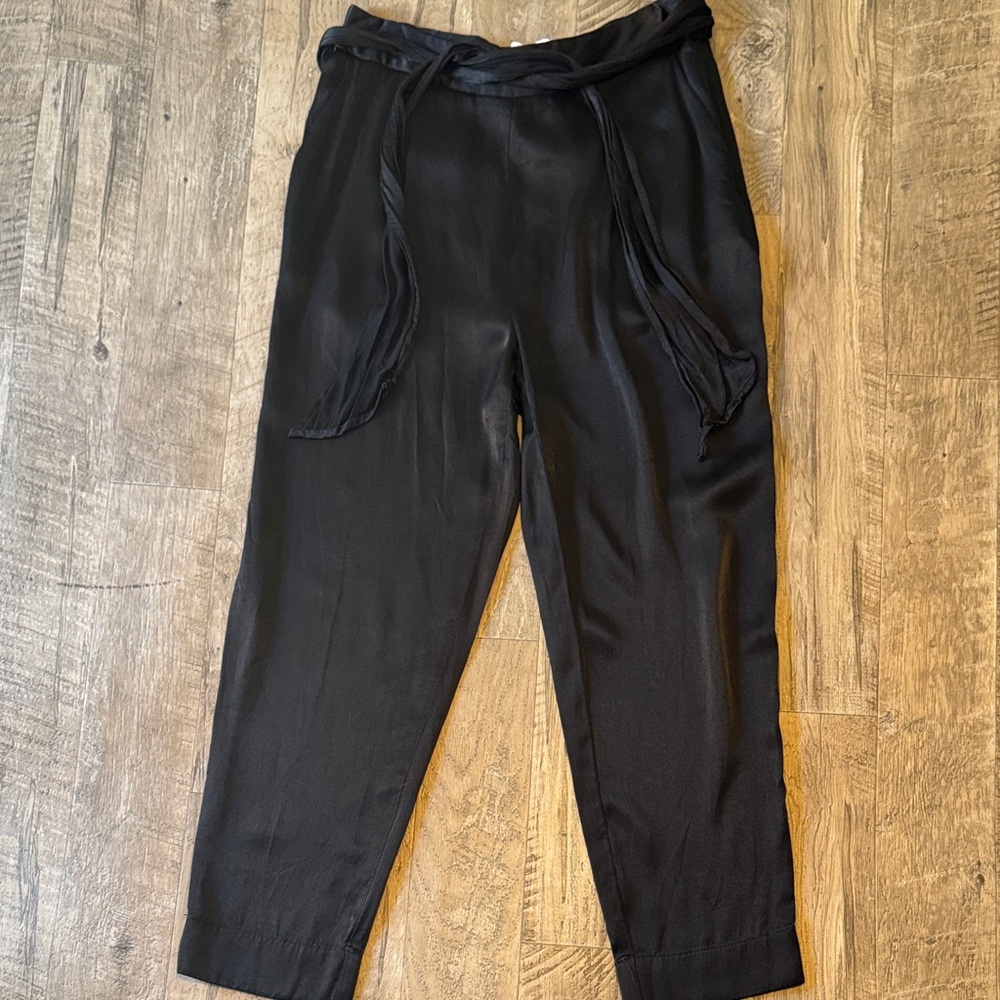 Anthropologie Black Cropped Silky Pants with Attached Belt - Size 6